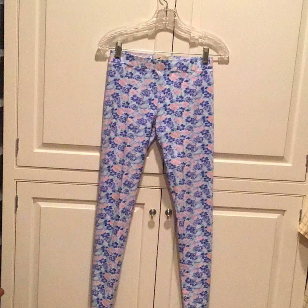 BRAND NEW HOLLISTER FLORAL LEGGINGS